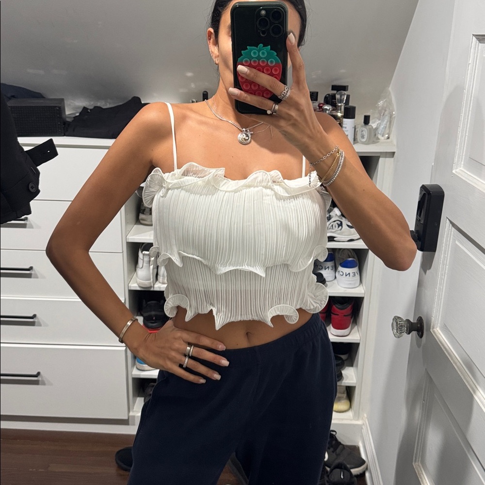Lush Elegant White Ruffled Women's Top
never worn
size s - Picture 3 of 5
